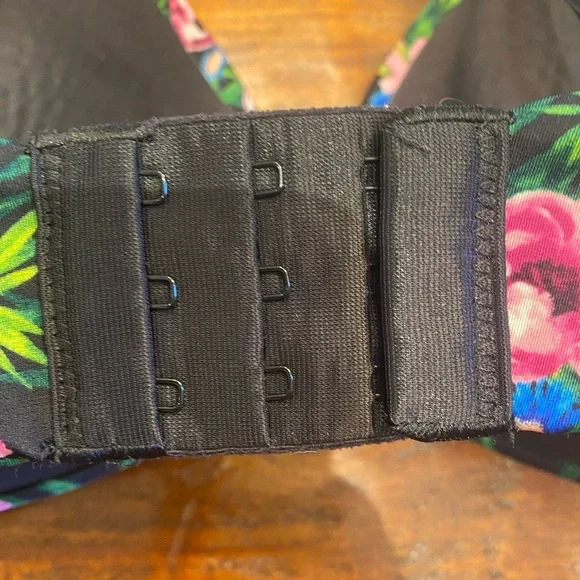 Victoria’s Secret So Obsessed Smooth Wireless Push-Up Bra Size 36DD - Picture 9 of 12